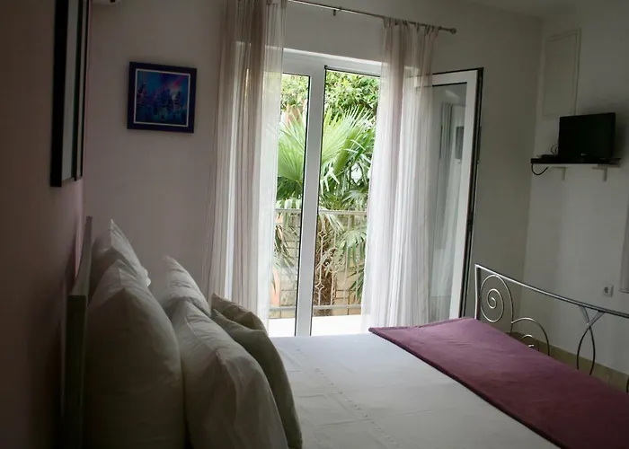 Marinesa Apartment *